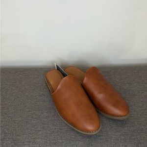 NWT Women’s mule.